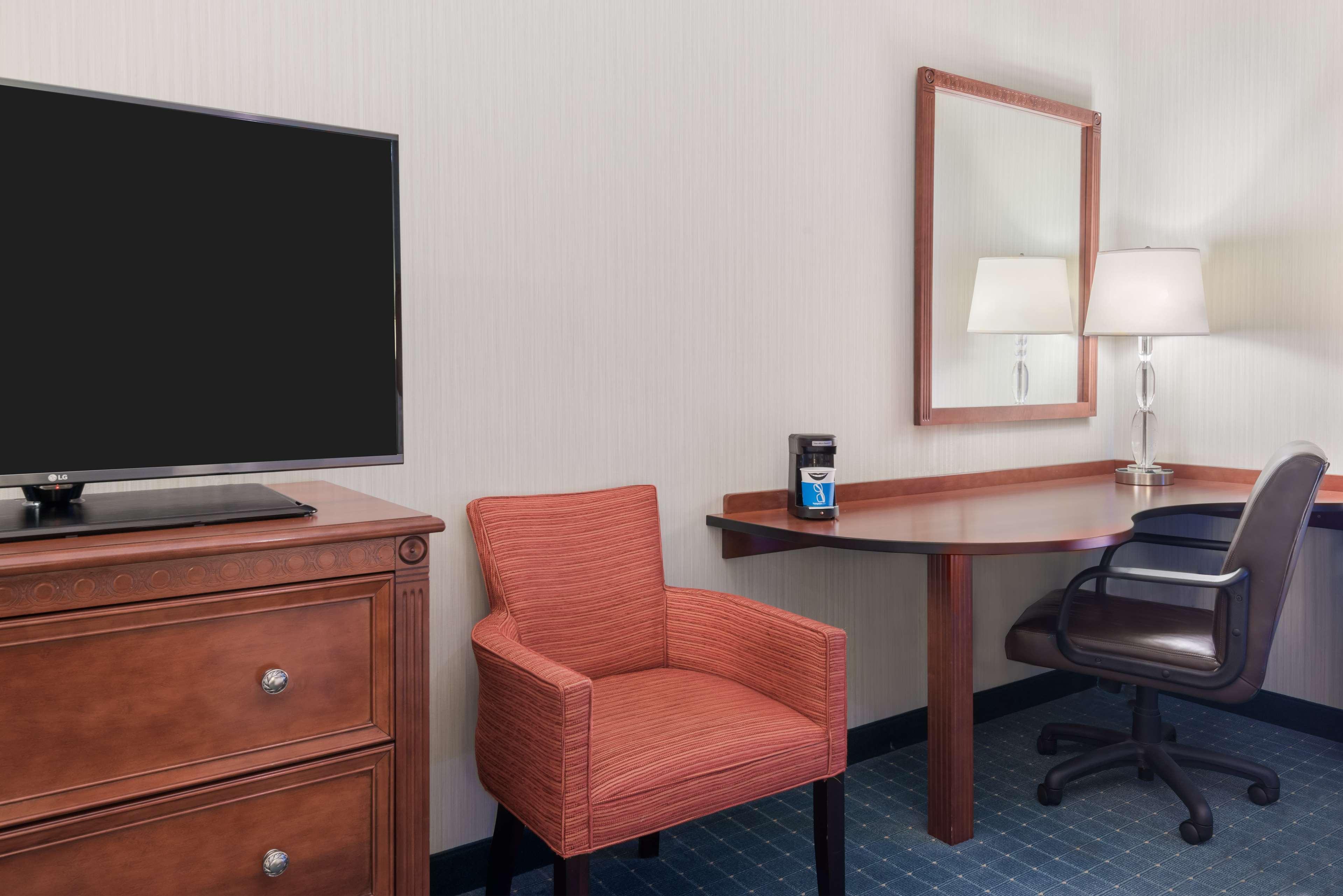 Hampton Inn And Suites Hartford/Farmington Exteriör bild