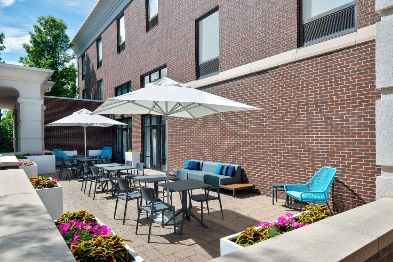 Hampton Inn And Suites Hartford/Farmington Exteriör bild