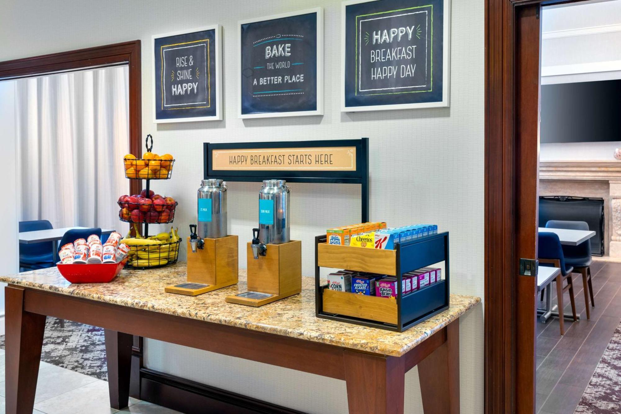 Hampton Inn And Suites Hartford/Farmington Exteriör bild